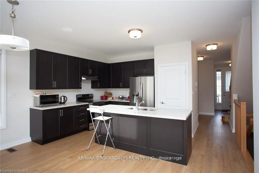 Photo 9 of 535 Macintosh Grove, Peterborough, Northcrest Ward 5 — HOMEH