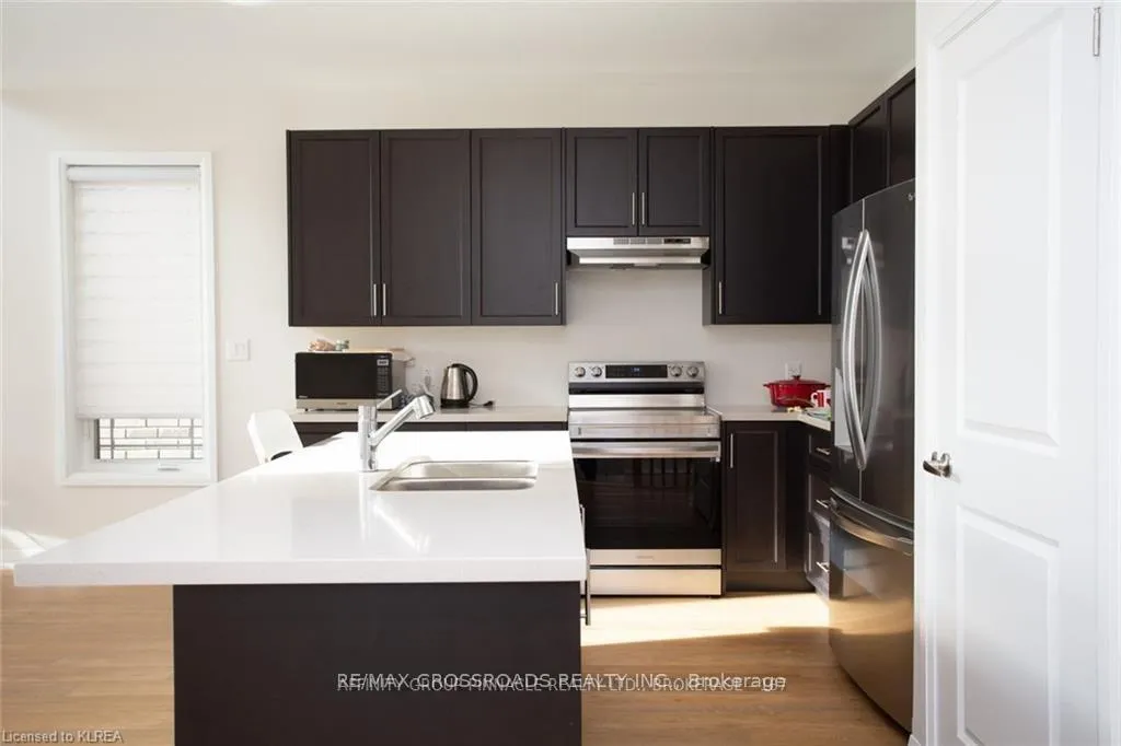 Photo 10 of 535 Macintosh Grove, Peterborough, Northcrest Ward 5 — HOMEH
