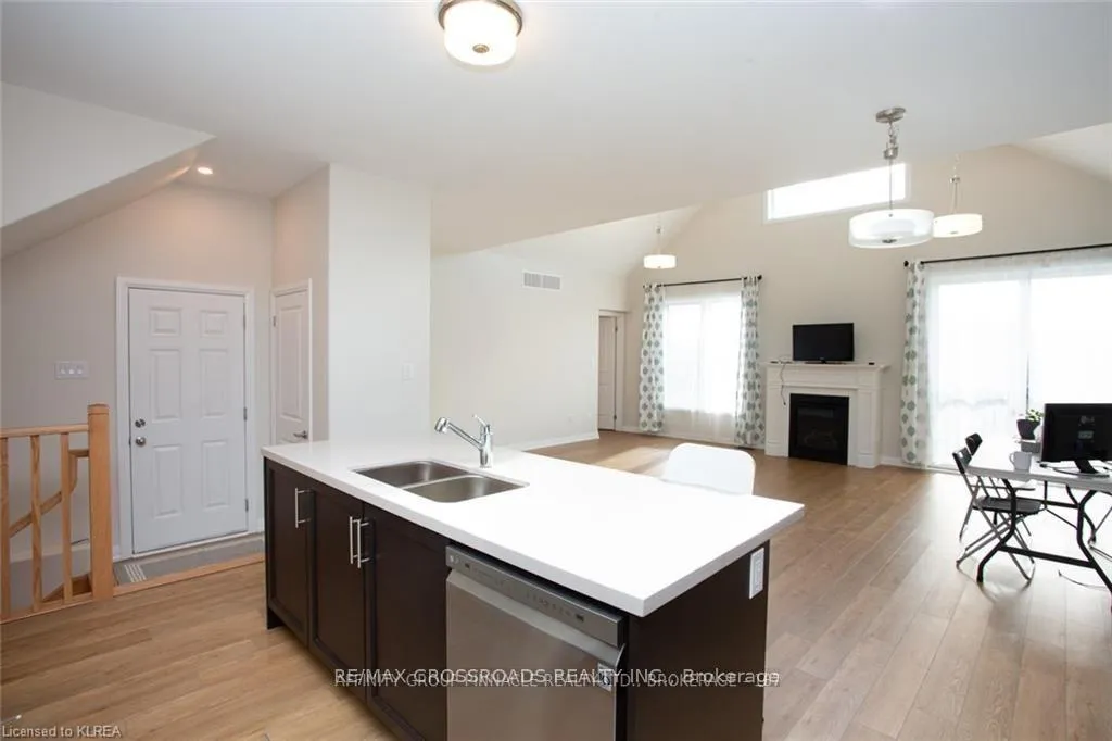 Photo 11 of 535 Macintosh Grove, Peterborough, Northcrest Ward 5 — HOMEH