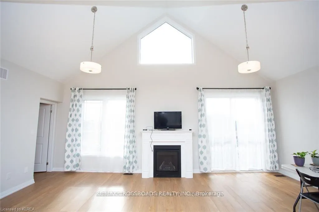 Photo 13 of 535 Macintosh Grove, Peterborough, Northcrest Ward 5 — HOMEH