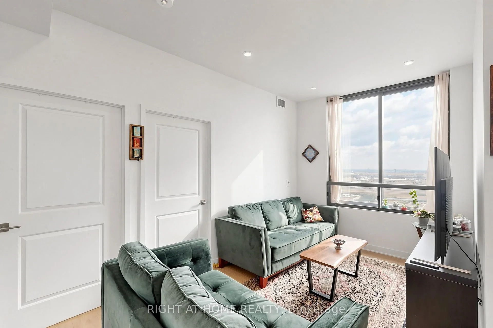 Photo 14 of Unit 3206, 2920 Highway 7 Road E, Vaughan, Concord — HOMEH