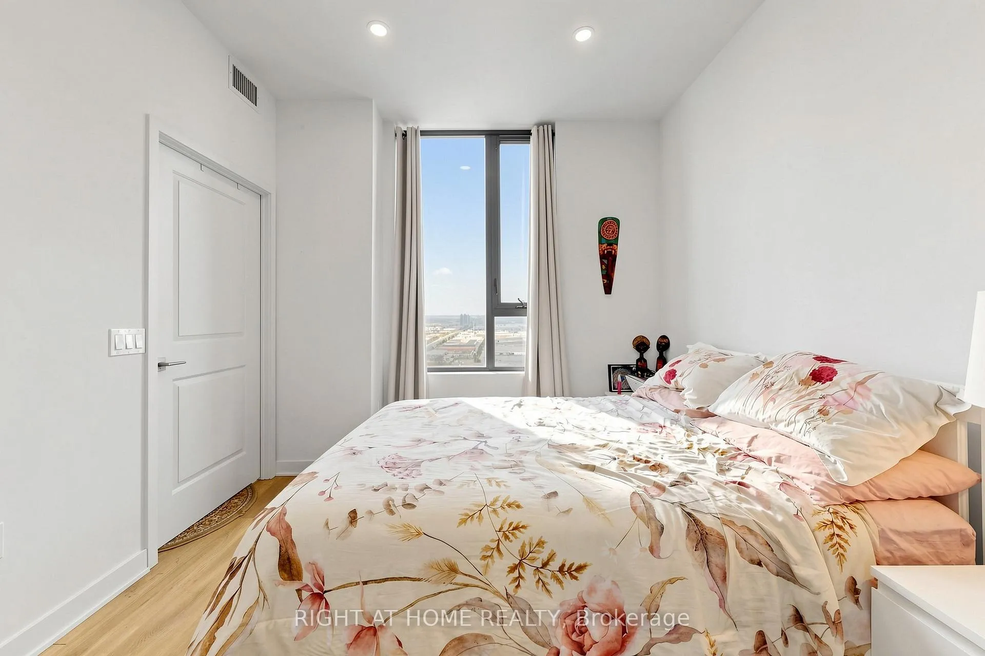 Photo 22 of Unit 3206, 2920 Highway 7 Road E, Vaughan, Concord — HOMEH