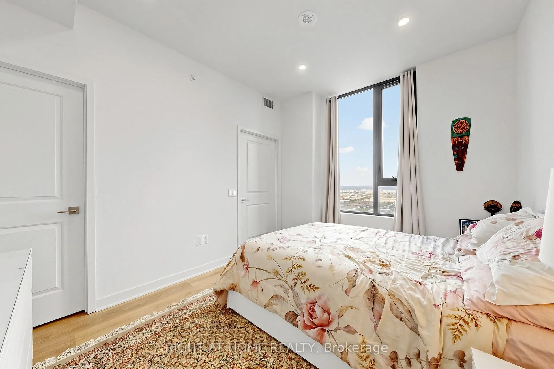 Photo 23 of Unit 3206, 2920 Highway 7 Road E, Vaughan, Concord — HOMEH