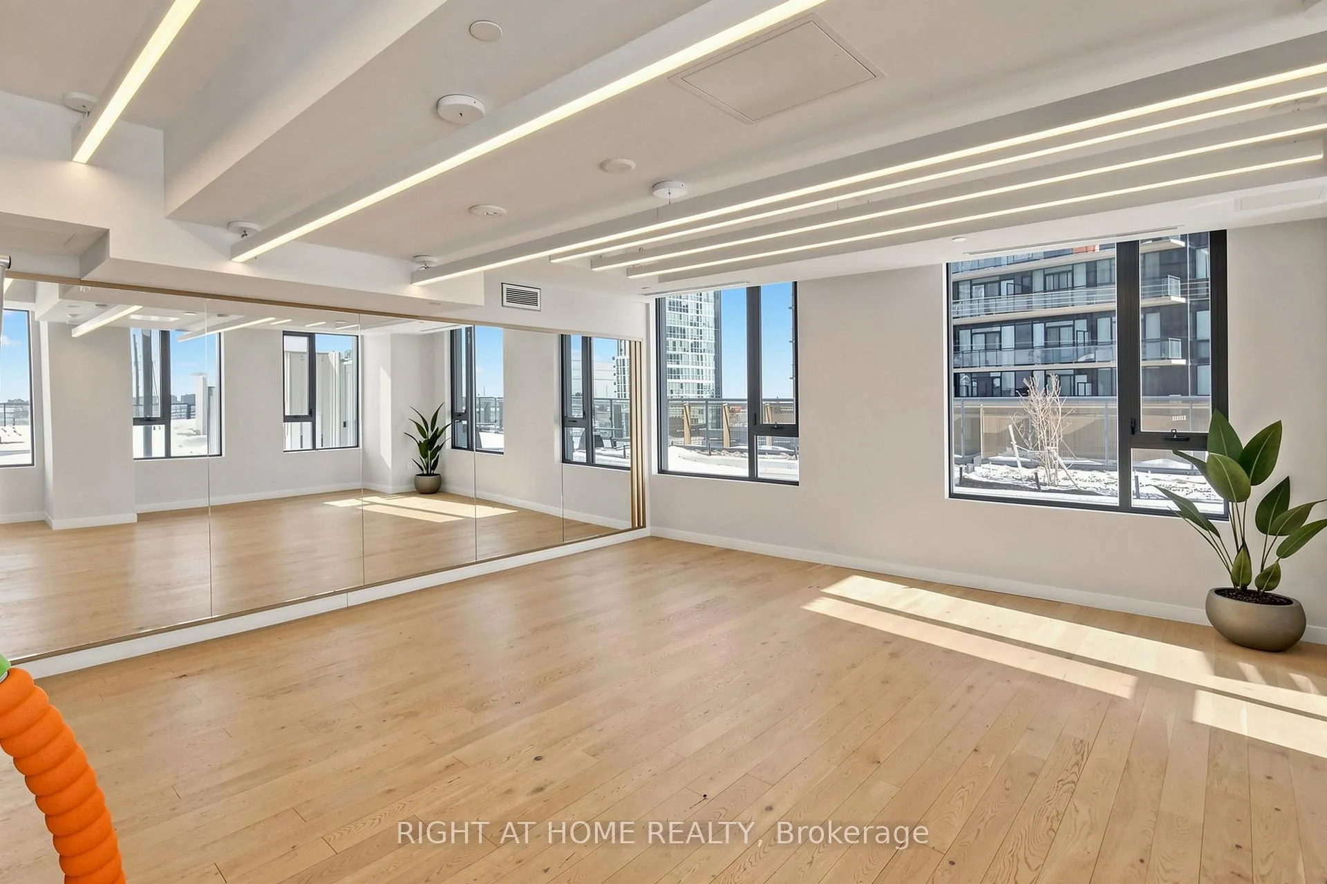 Photo 33 of Unit 3206, 2920 Highway 7 Road E, Vaughan, Concord — HOMEH