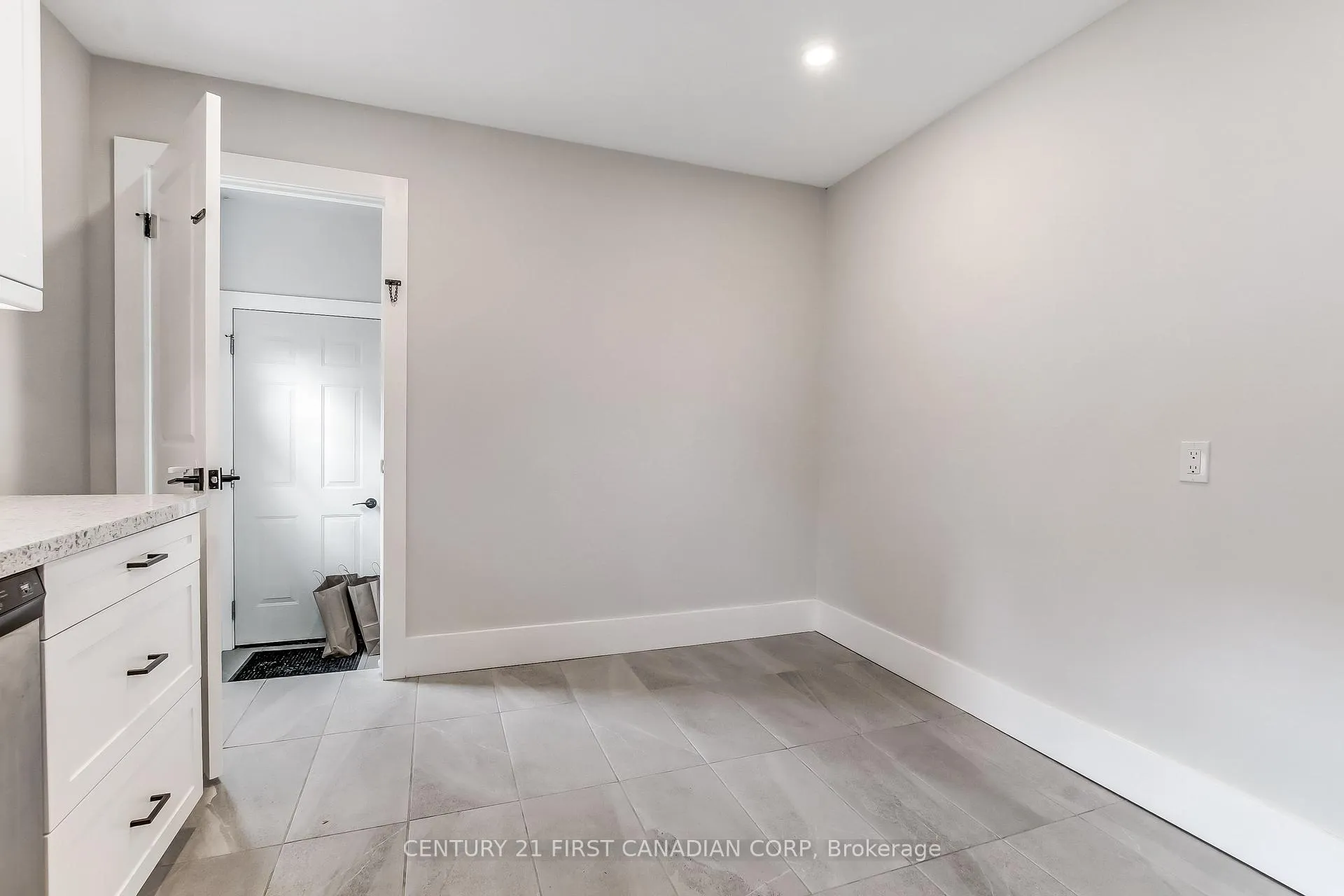 Photo 10 of 20 Renny Crescent, London, South X — HOMEH