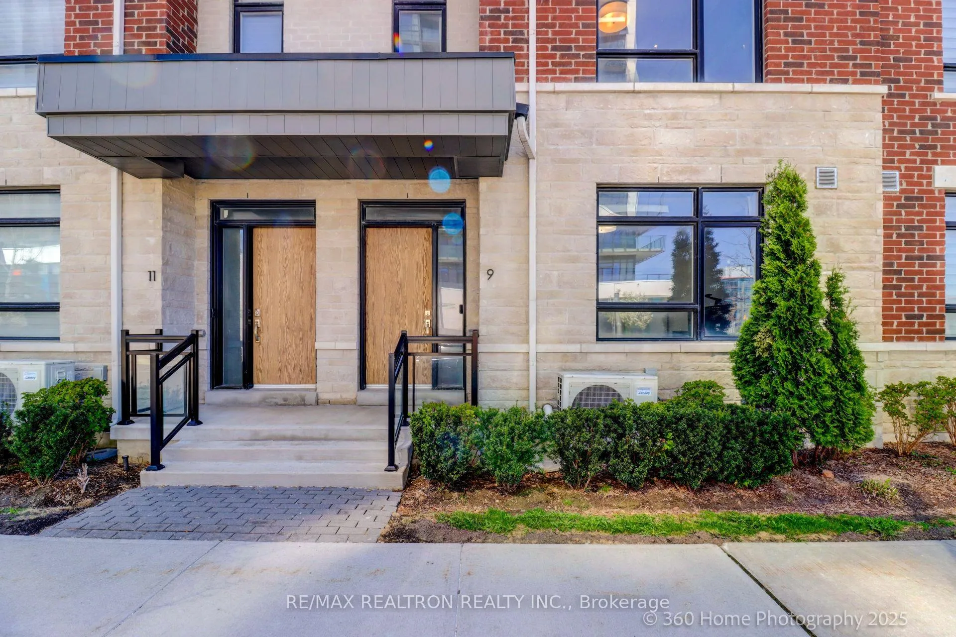Photo 1 of 9 Gandhi Lane, Markham, Commerce Valley — HOMEH
