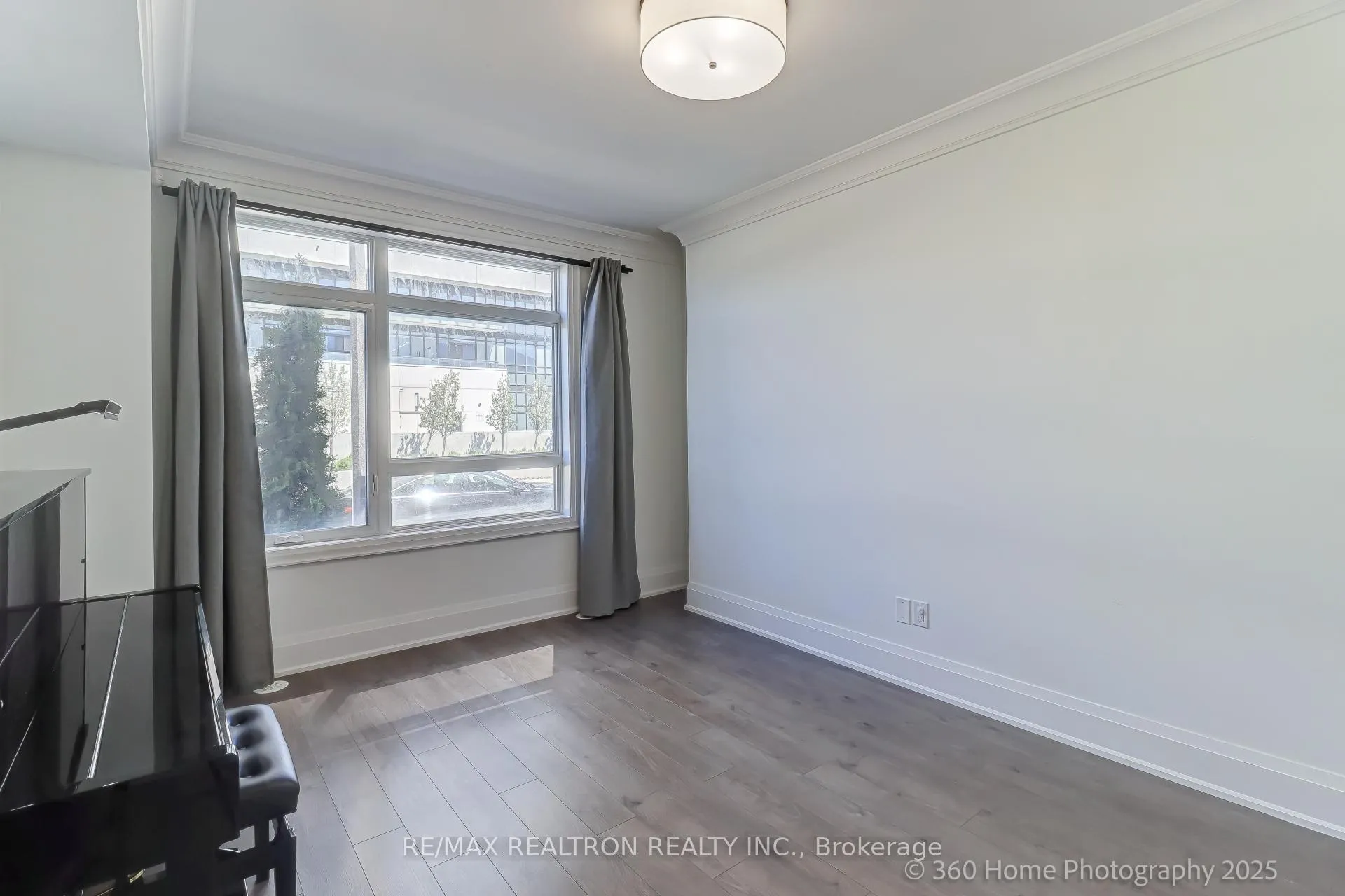 Photo 3 of 9 Gandhi Lane, Markham, Commerce Valley — HOMEH