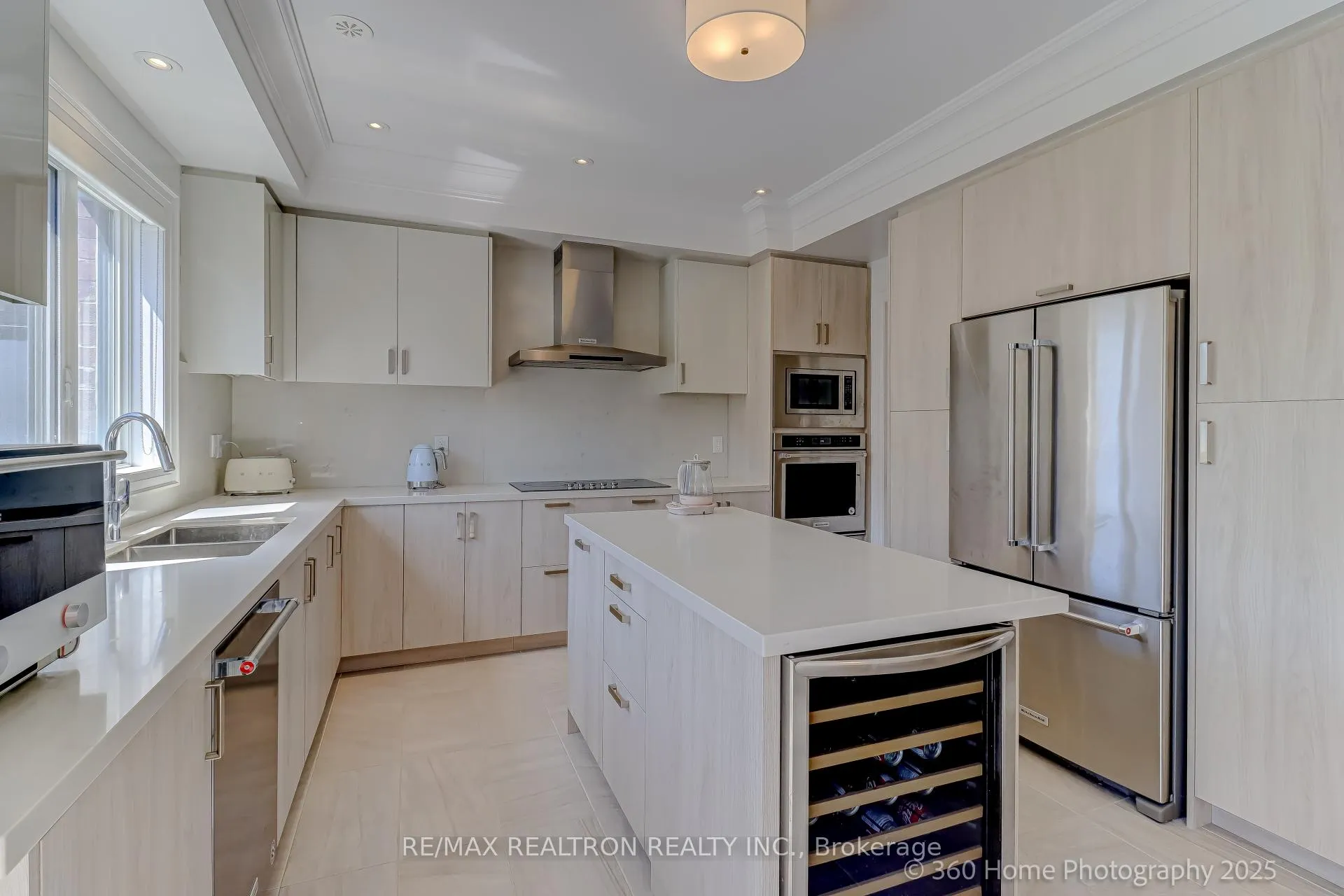 Photo 6 of 9 Gandhi Lane, Markham, Commerce Valley — HOMEH