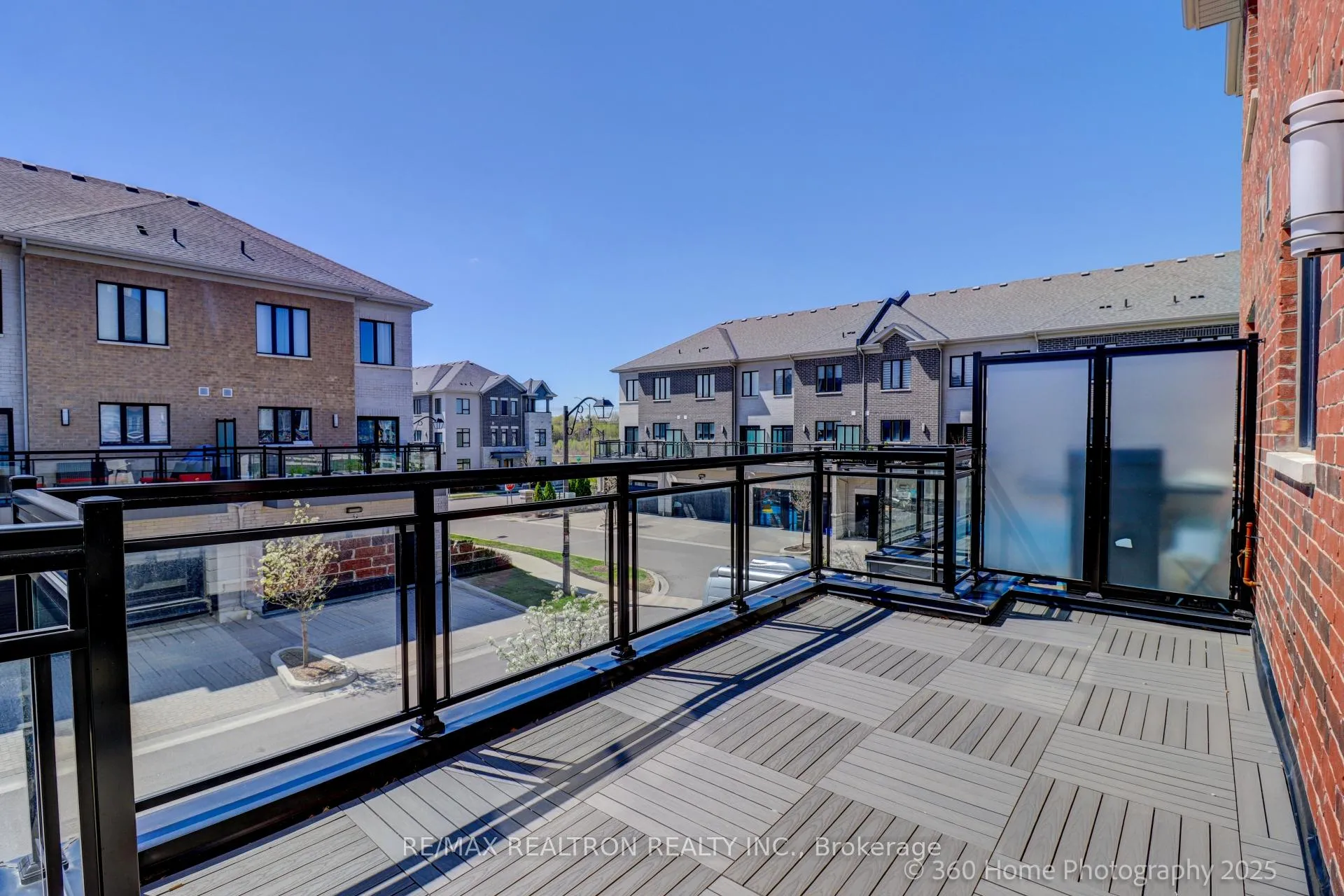 Photo 9 of 9 Gandhi Lane, Markham, Commerce Valley — HOMEH