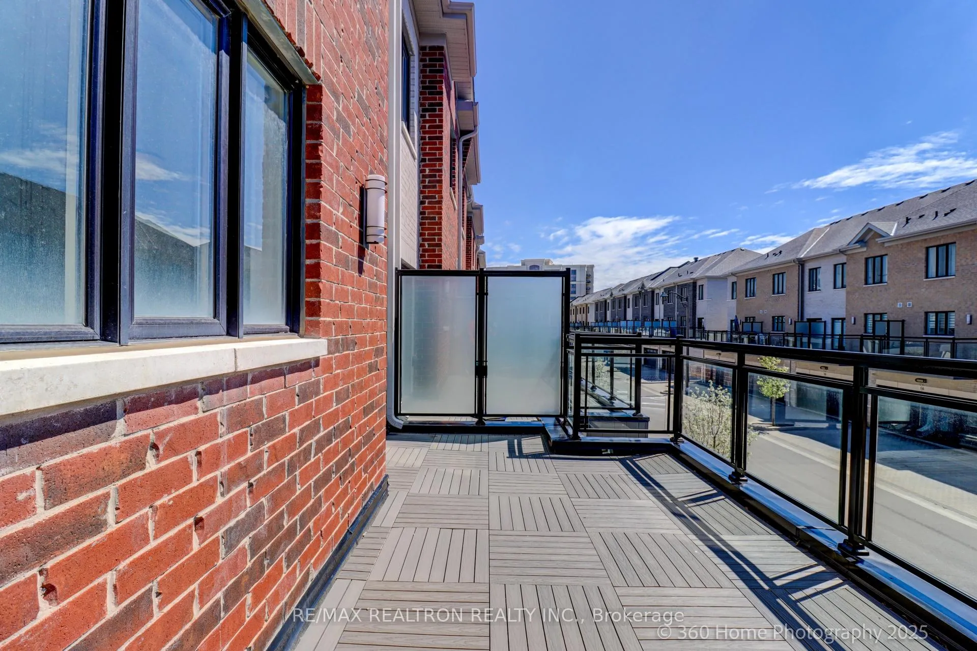 Photo 12 of 9 Gandhi Lane, Markham, Commerce Valley — HOMEH