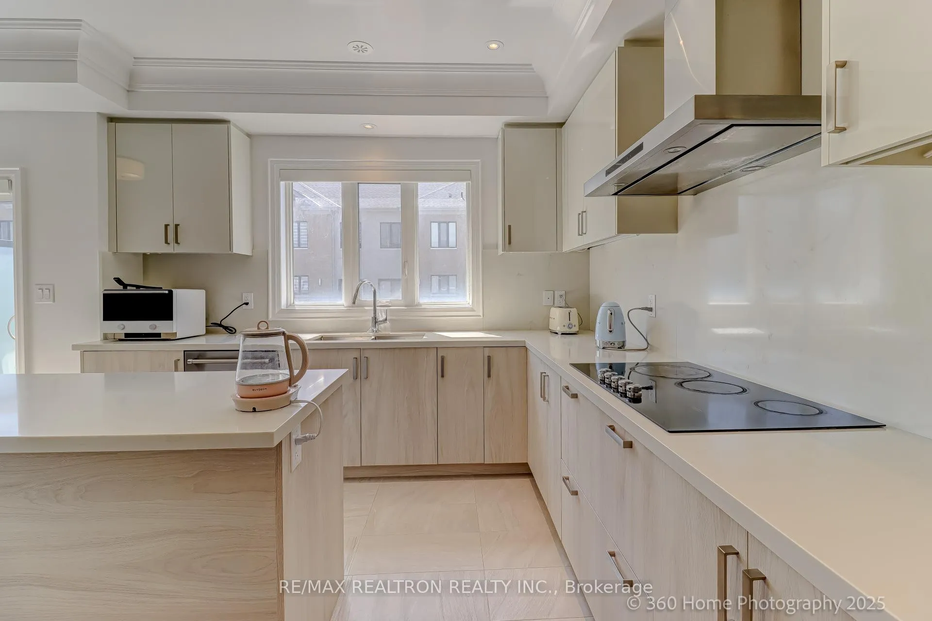 Photo 14 of 9 Gandhi Lane, Markham, Commerce Valley — HOMEH