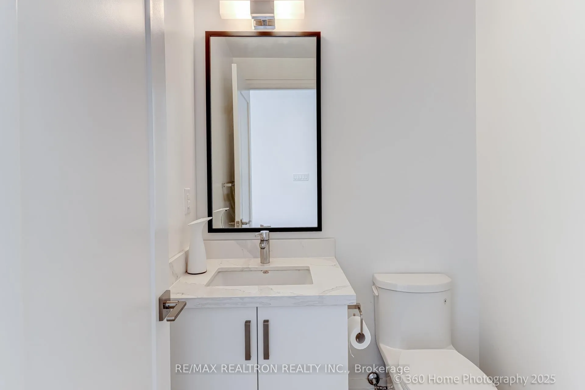 Photo 16 of 9 Gandhi Lane, Markham, Commerce Valley — HOMEH