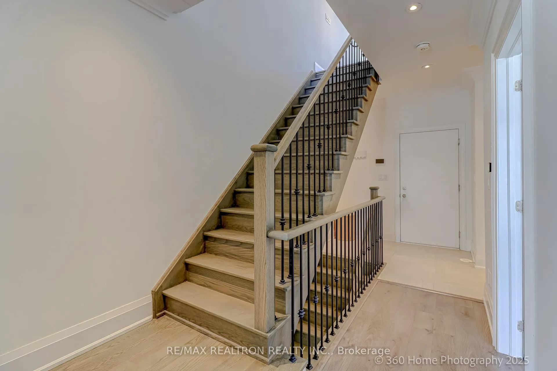 Photo 21 of 9 Gandhi Lane, Markham, Commerce Valley — HOMEH