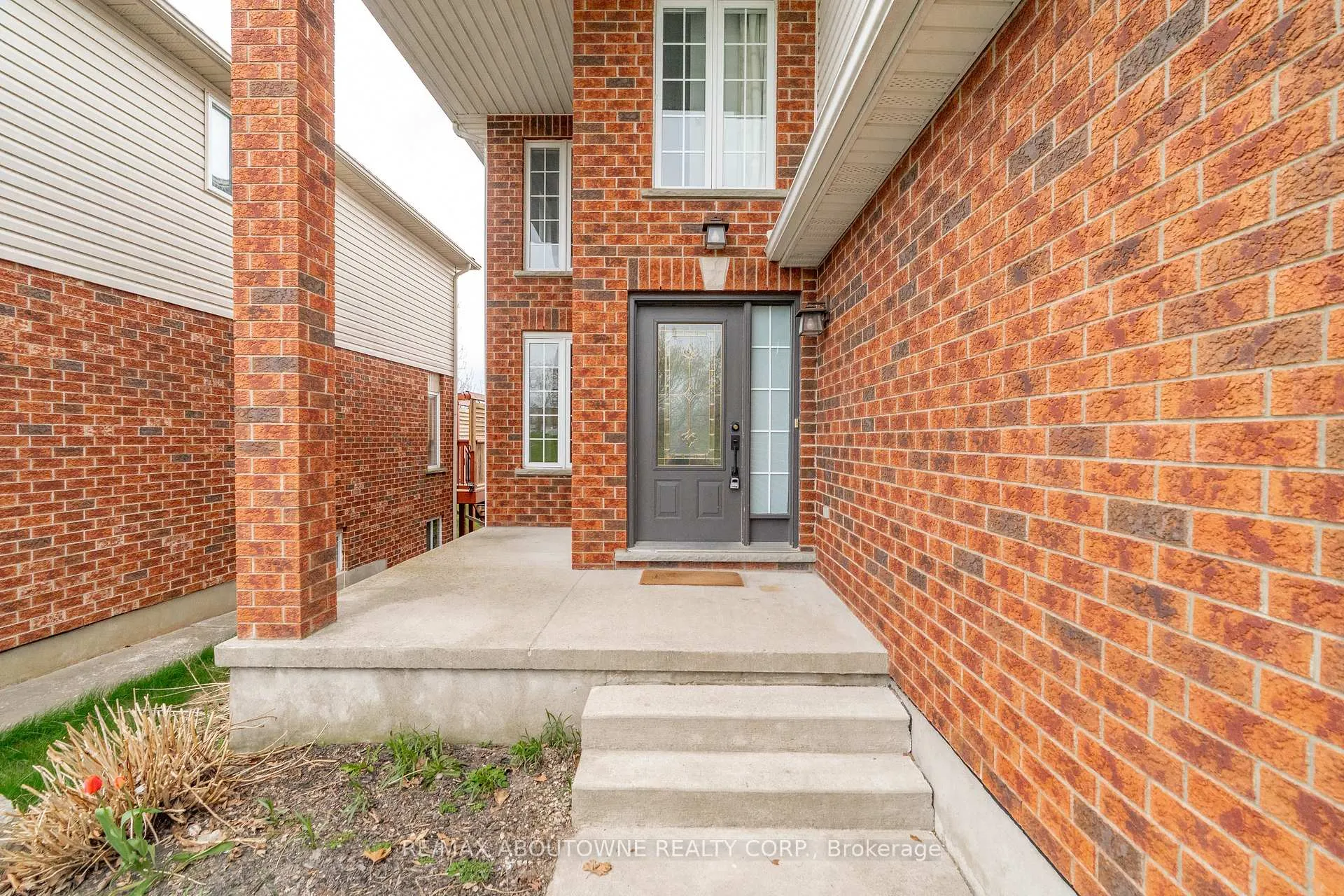 Photo 4 of 122 Severn Drive, Guelph, Grange Road — HOMEH