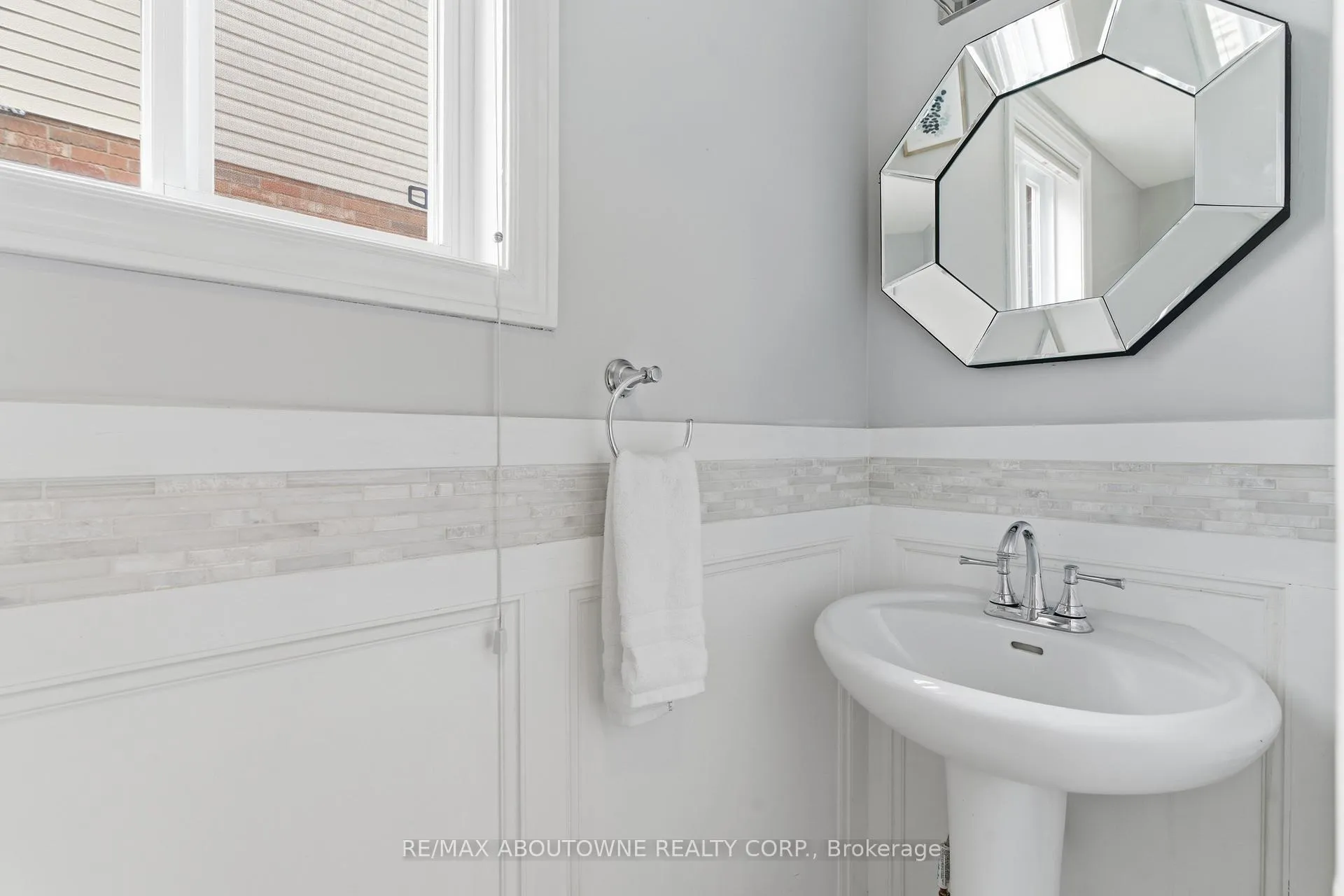 Photo 18 of 122 Severn Drive, Guelph, Grange Road — HOMEH