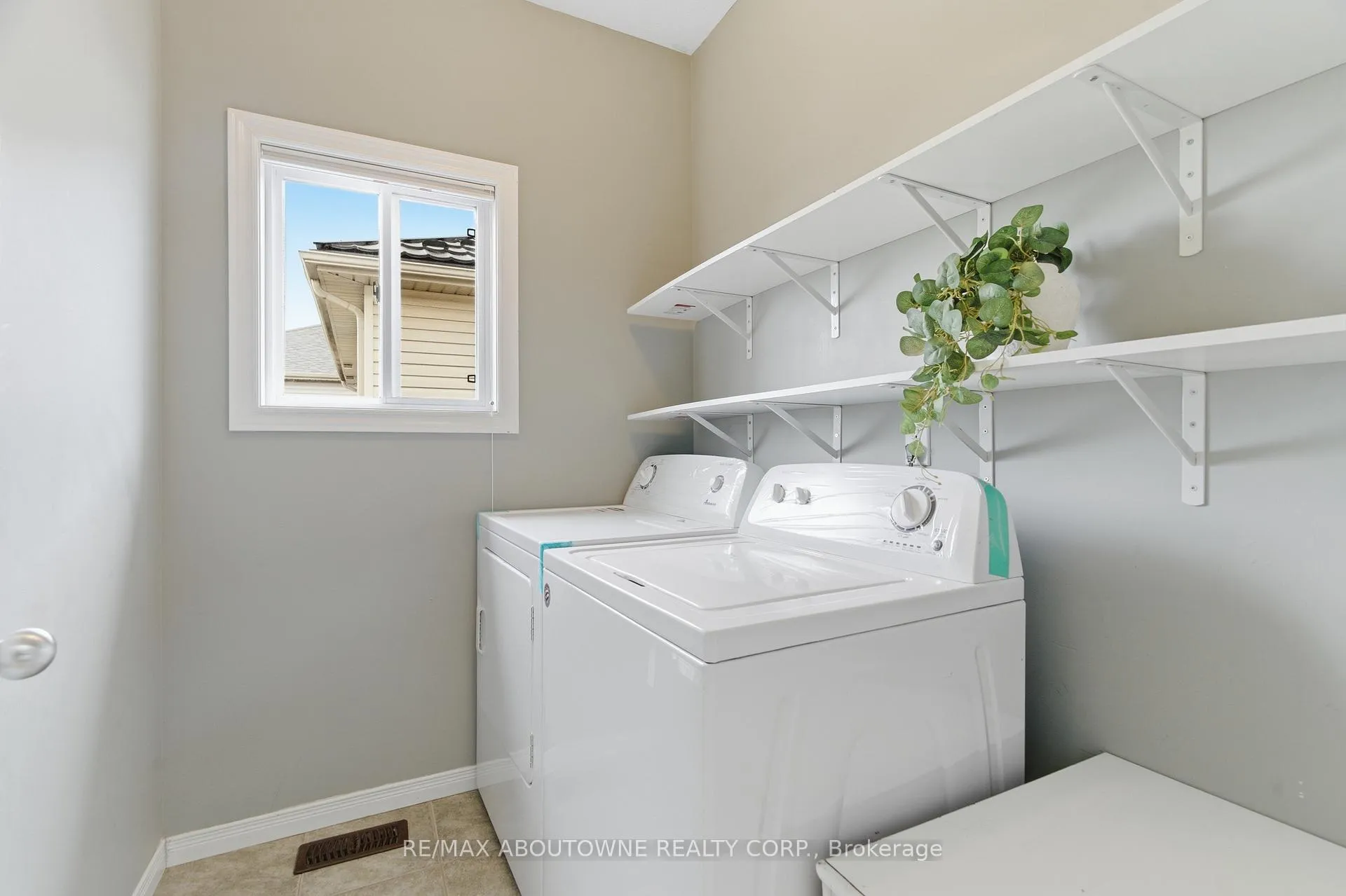 Photo 32 of 122 Severn Drive, Guelph, Grange Road — HOMEH