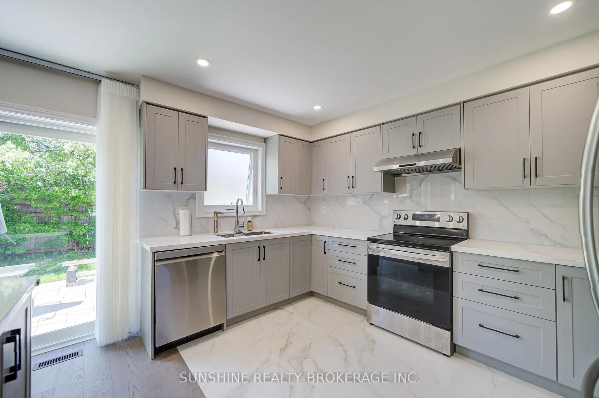 Photo 18 of 1472 Heartland Boulevard, Oshawa, Taunton — HOMEH