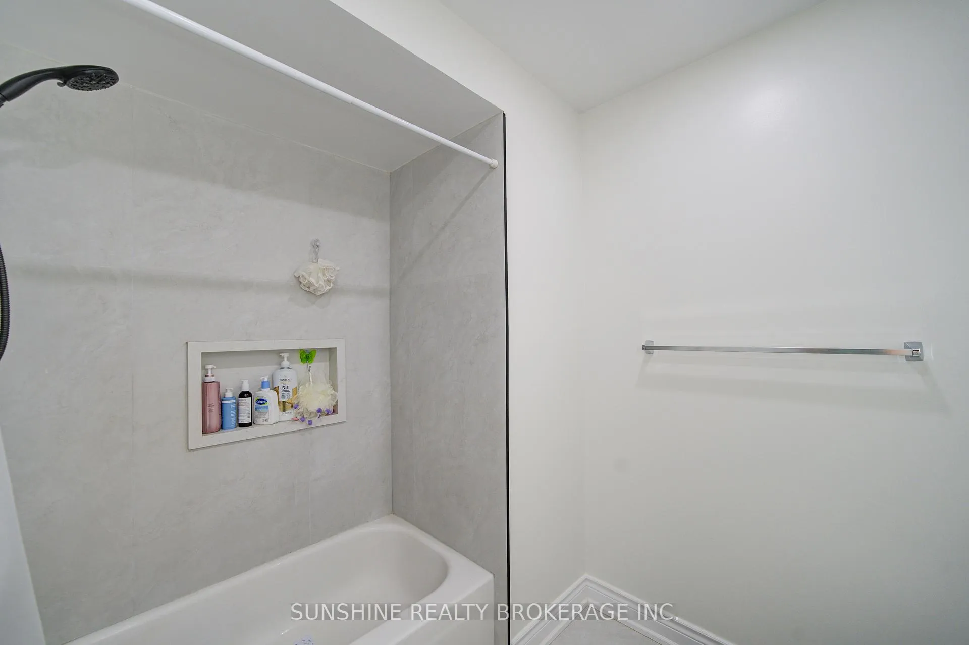 Photo 33 of 1472 Heartland Boulevard, Oshawa, Taunton — HOMEH