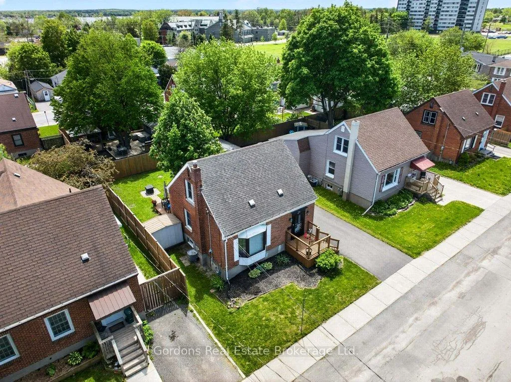 Photo 2 of 21 Wellington Crescent, Belleville, Belleville Ward — HOMEH