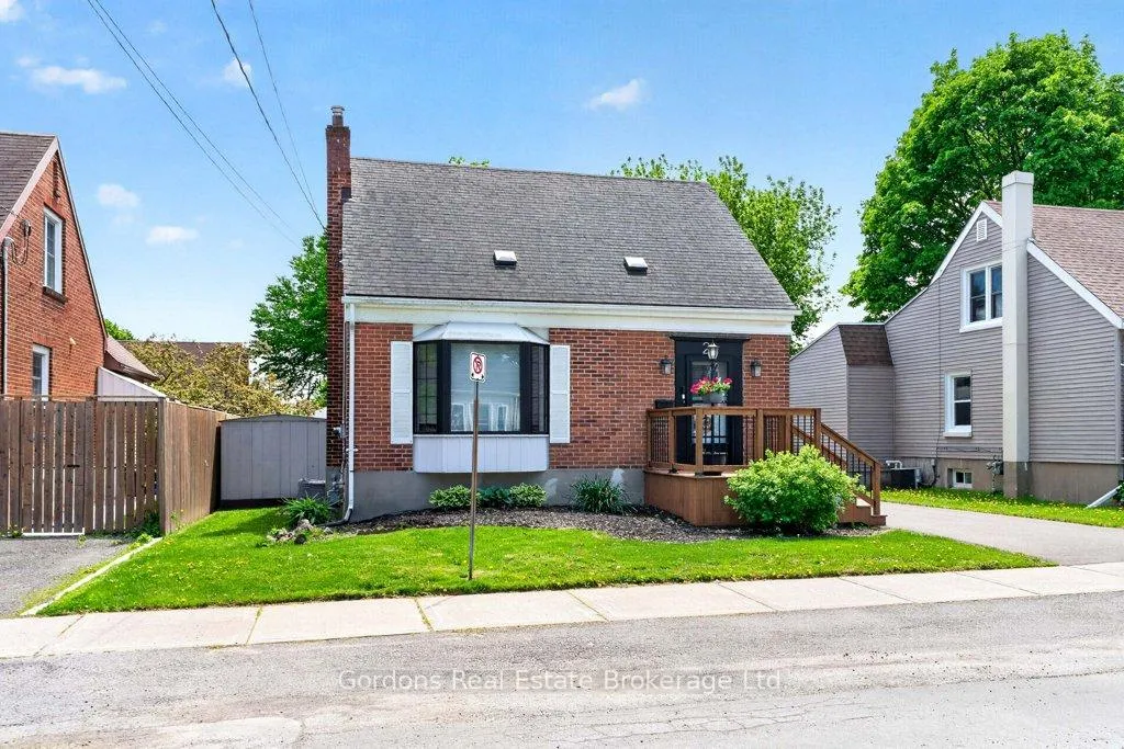 Photo 4 of 21 Wellington Crescent, Belleville, Belleville Ward — HOMEH