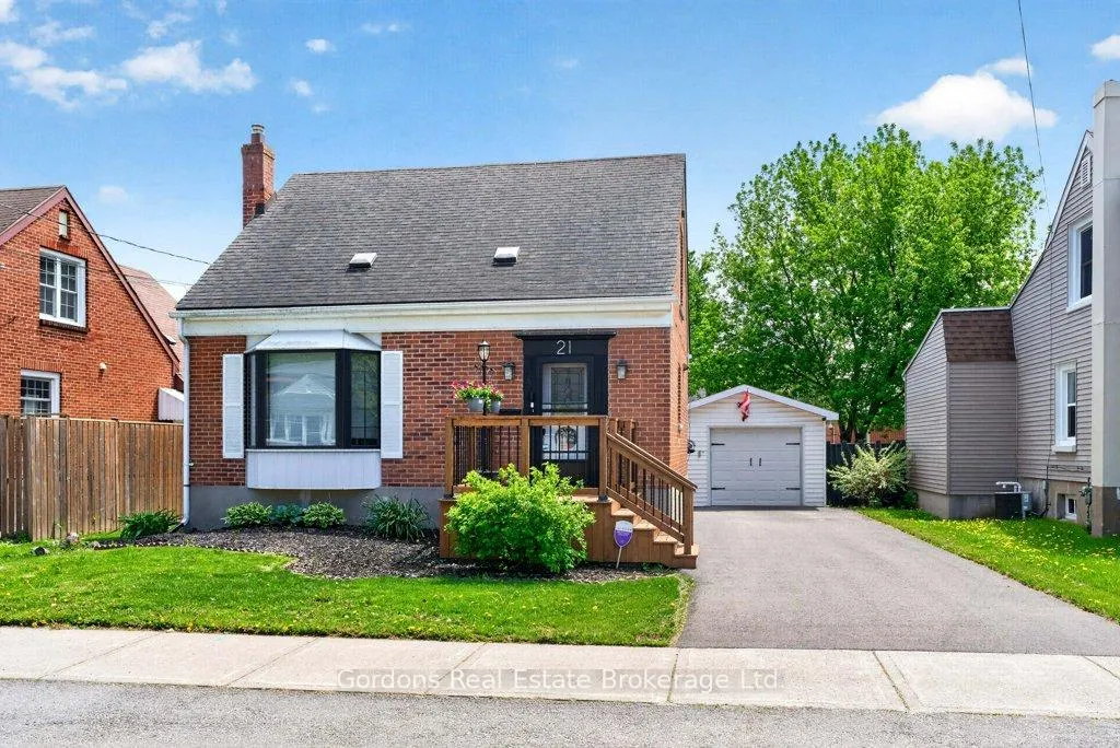 Photo 5 of 21 Wellington Crescent, Belleville, Belleville Ward — HOMEH