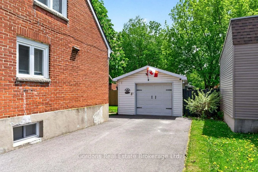 Photo 7 of 21 Wellington Crescent, Belleville, Belleville Ward — HOMEH