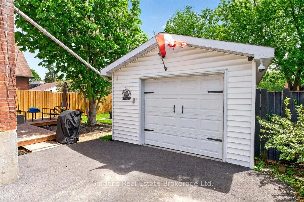Photo 8 of 21 Wellington Crescent, Belleville, Belleville Ward — HOMEH