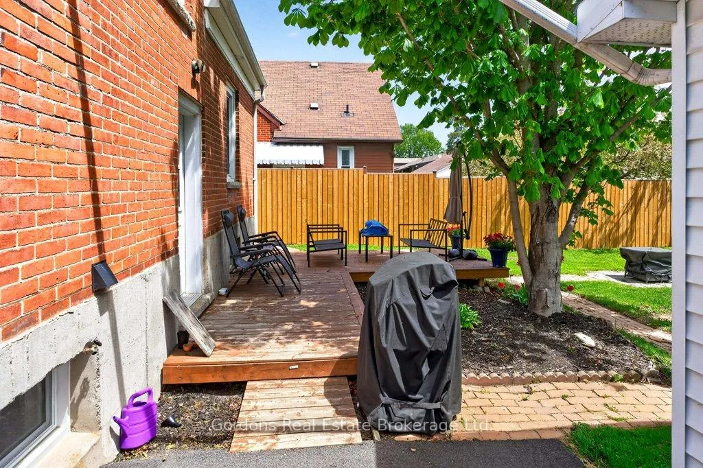 Photo 9 of 21 Wellington Crescent, Belleville, Belleville Ward — HOMEH