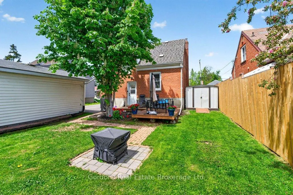Photo 12 of 21 Wellington Crescent, Belleville, Belleville Ward — HOMEH