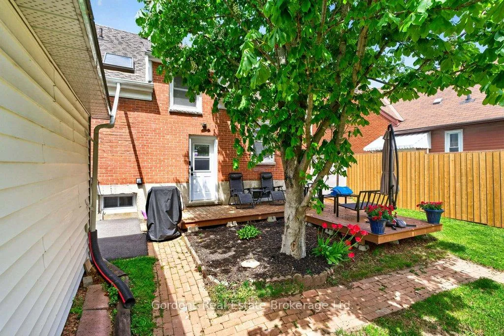 Photo 13 of 21 Wellington Crescent, Belleville, Belleville Ward — HOMEH