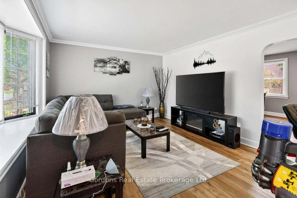 Photo 16 of 21 Wellington Crescent, Belleville, Belleville Ward — HOMEH