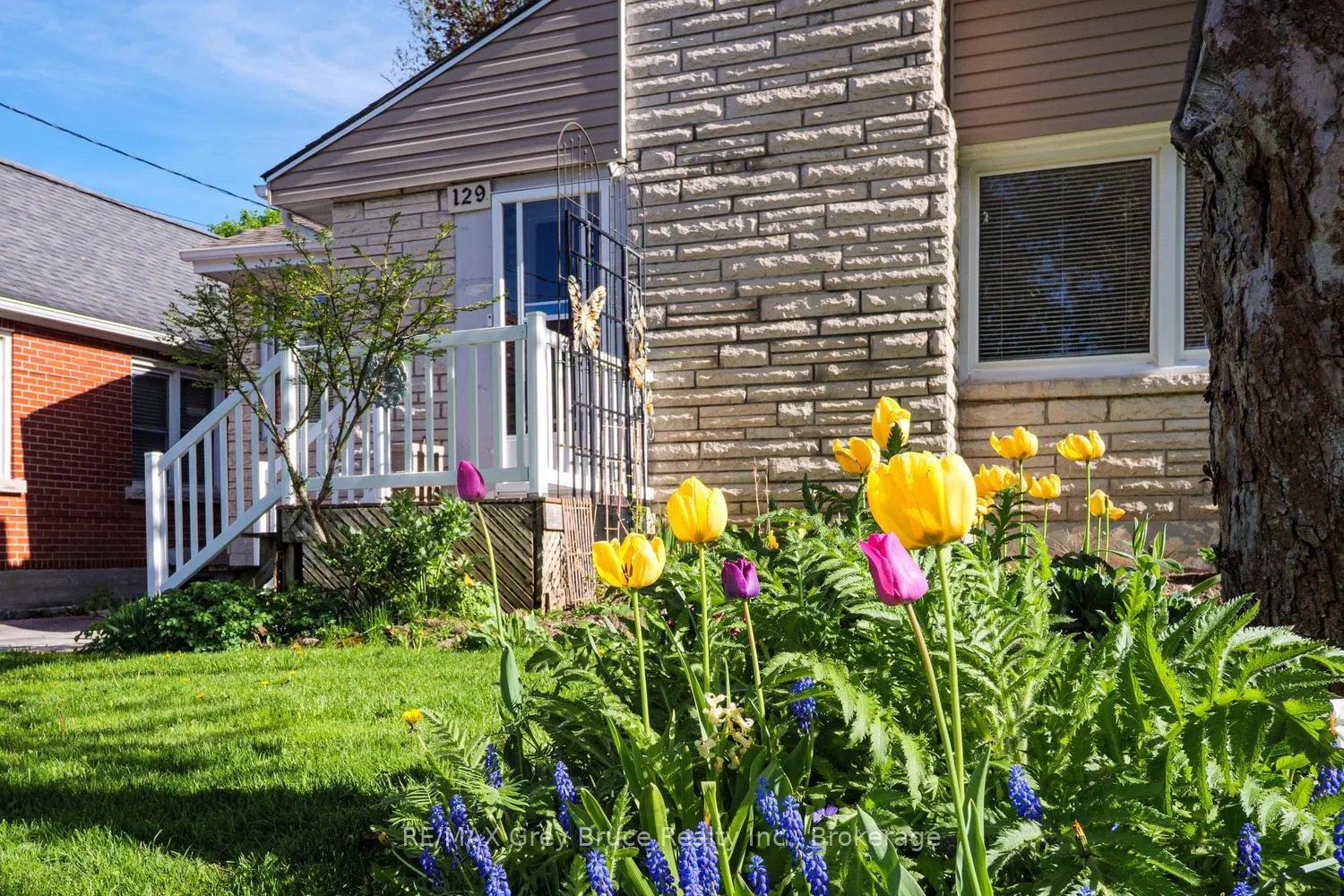 Photo 3 of 129 3rd A Street W, Owen Sound — HOMEH