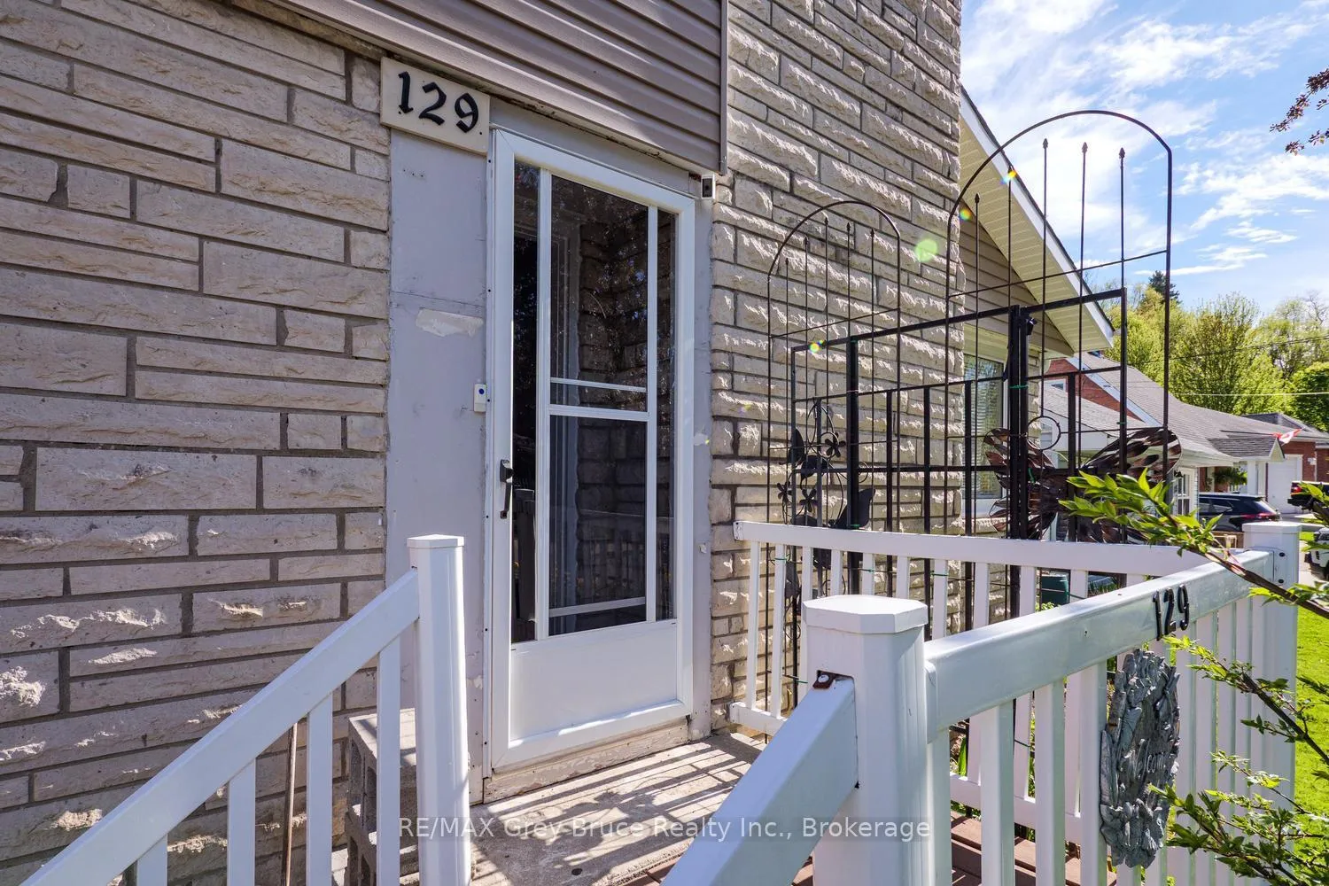 Photo 4 of 129 3rd A Street W, Owen Sound — HOMEH