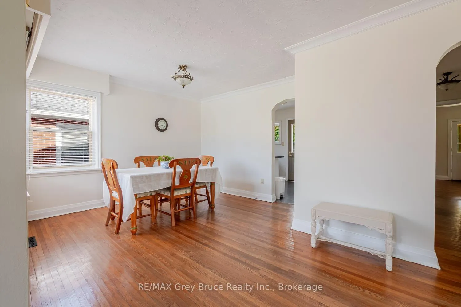 Photo 11 of 129 3rd A Street W, Owen Sound — HOMEH