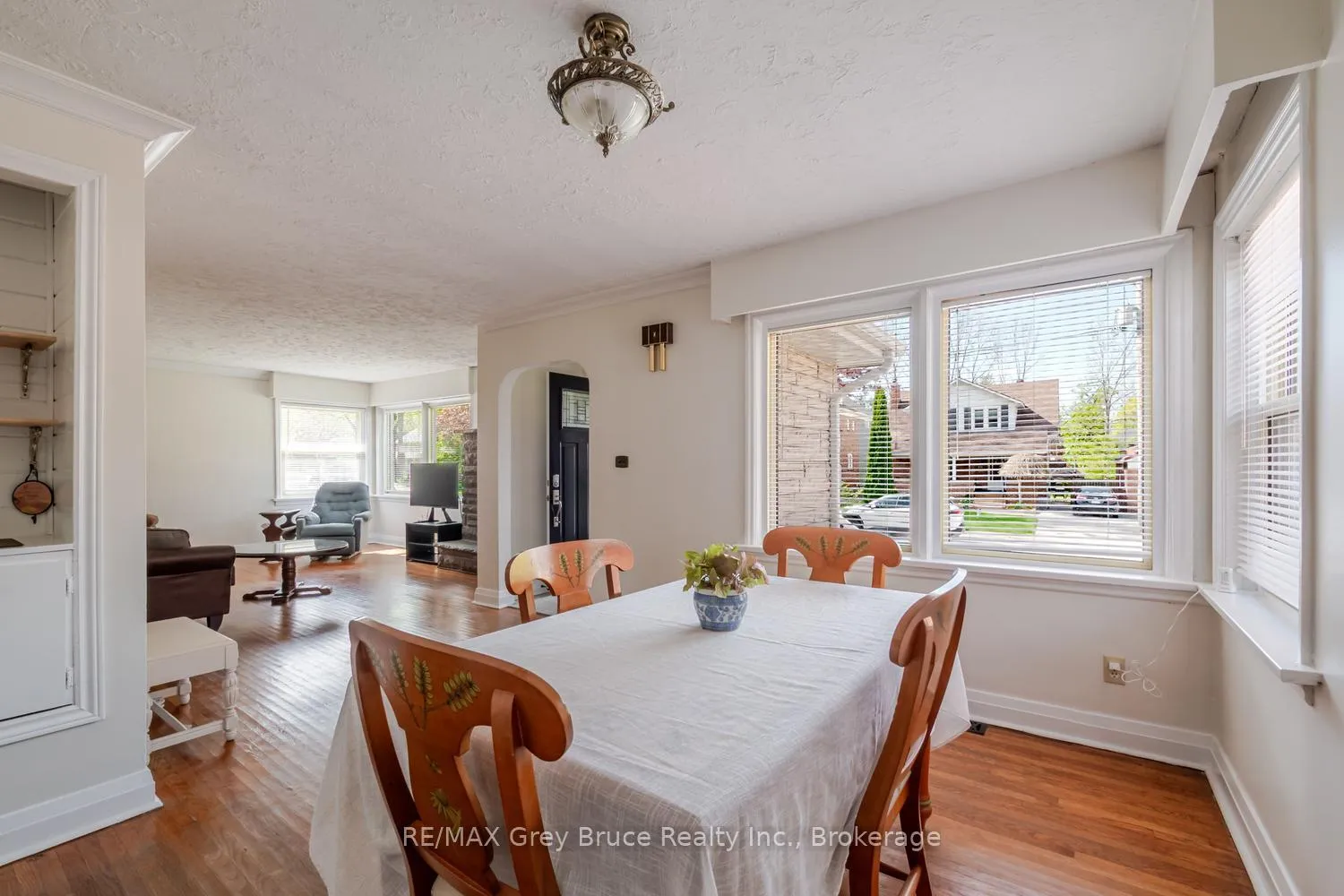 Photo 13 of 129 3rd A Street W, Owen Sound — HOMEH