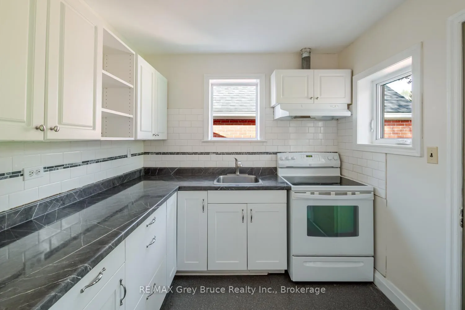 Photo 15 of 129 3rd A Street W, Owen Sound — HOMEH