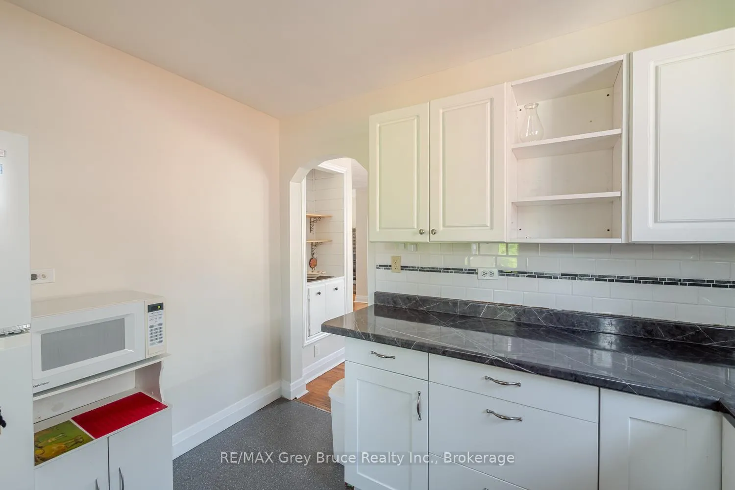 Photo 16 of 129 3rd A Street W, Owen Sound — HOMEH