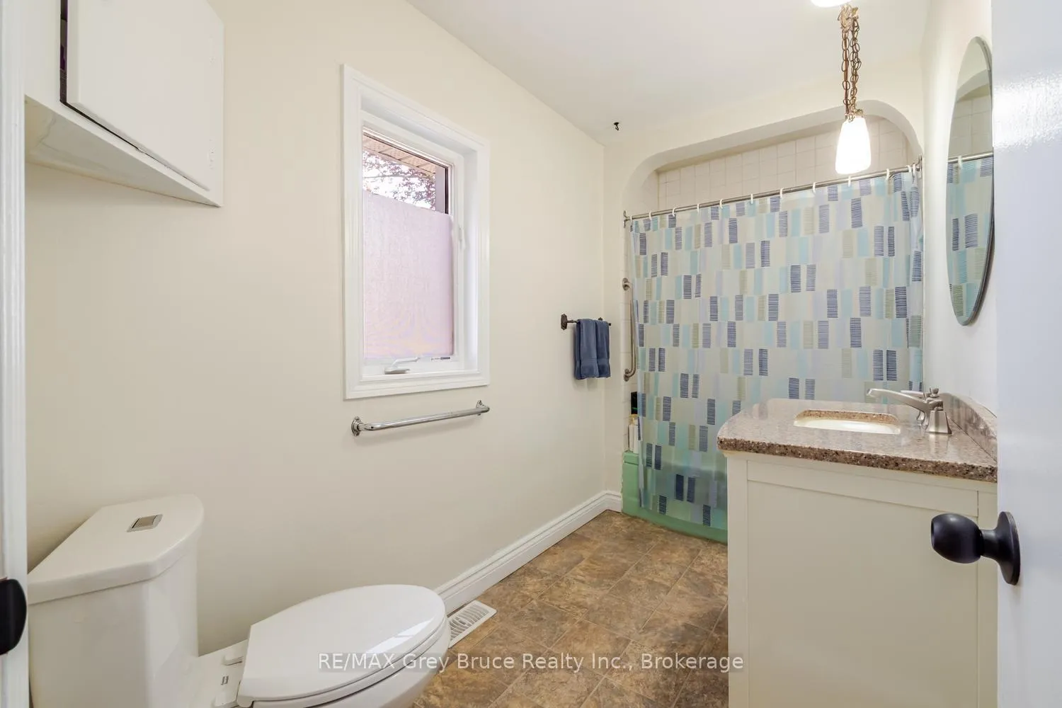 Photo 18 of 129 3rd A Street W, Owen Sound — HOMEH