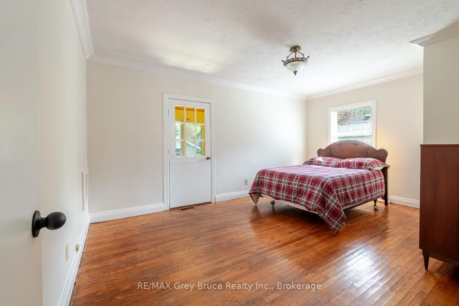 Photo 20 of 129 3rd A Street W, Owen Sound — HOMEH