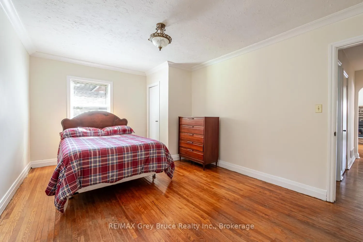 Photo 21 of 129 3rd A Street W, Owen Sound — HOMEH