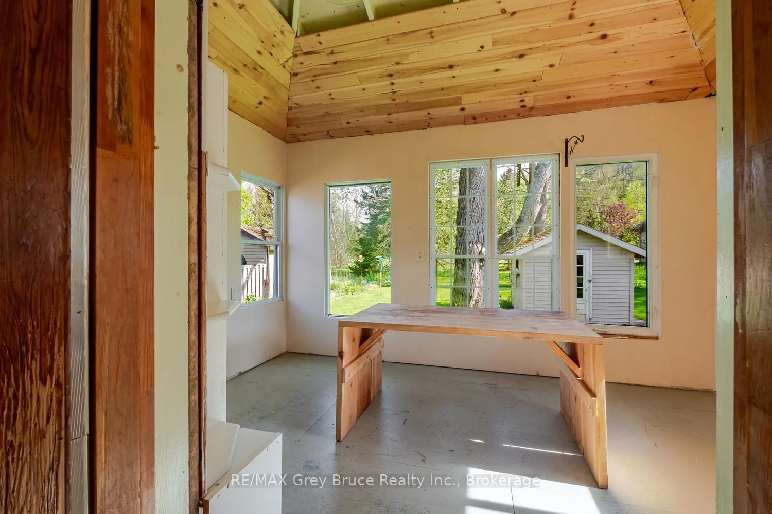 Photo 22 of 129 3rd A Street W, Owen Sound — HOMEH