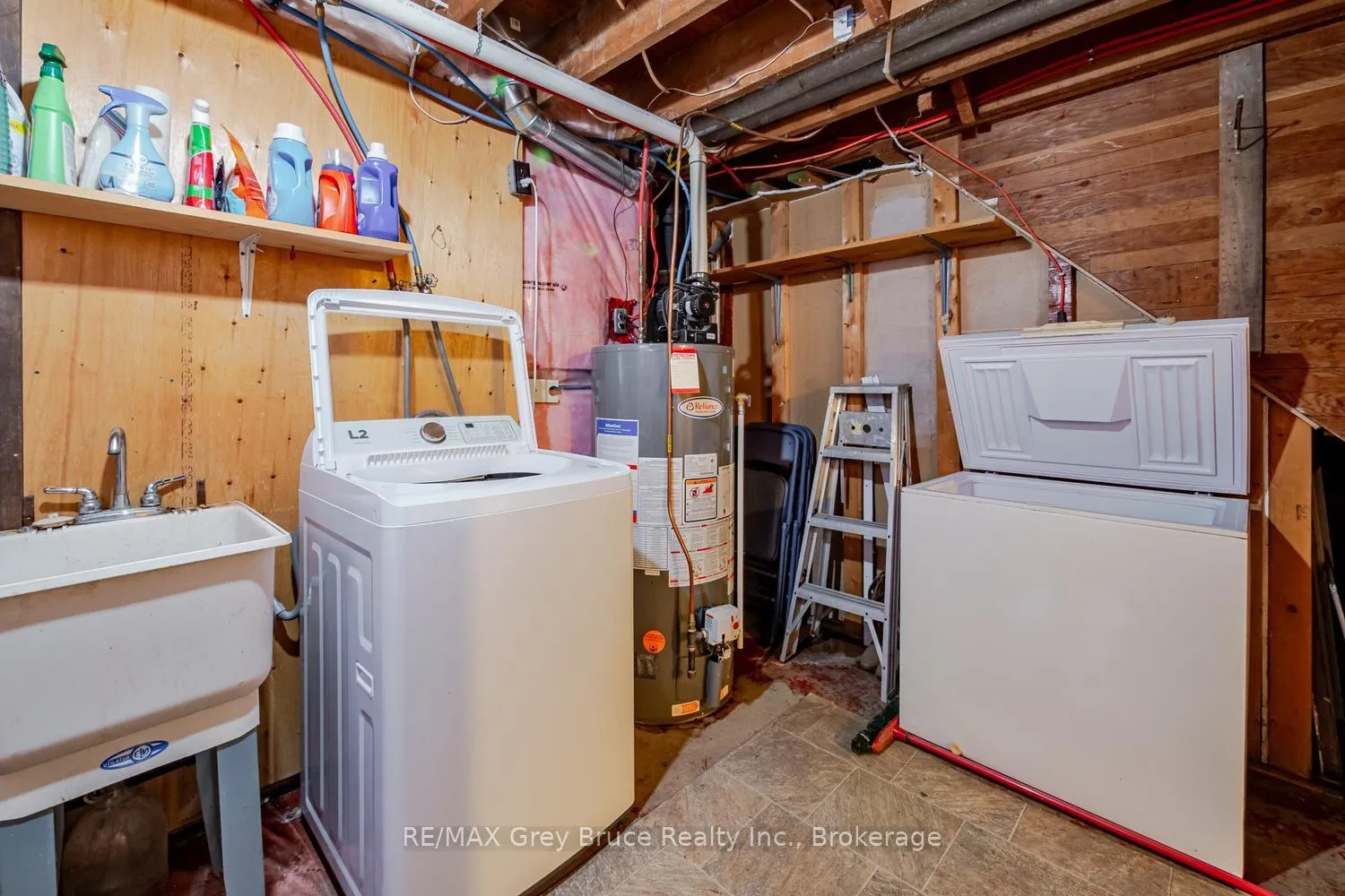 Photo 28 of 129 3rd A Street W, Owen Sound — HOMEH