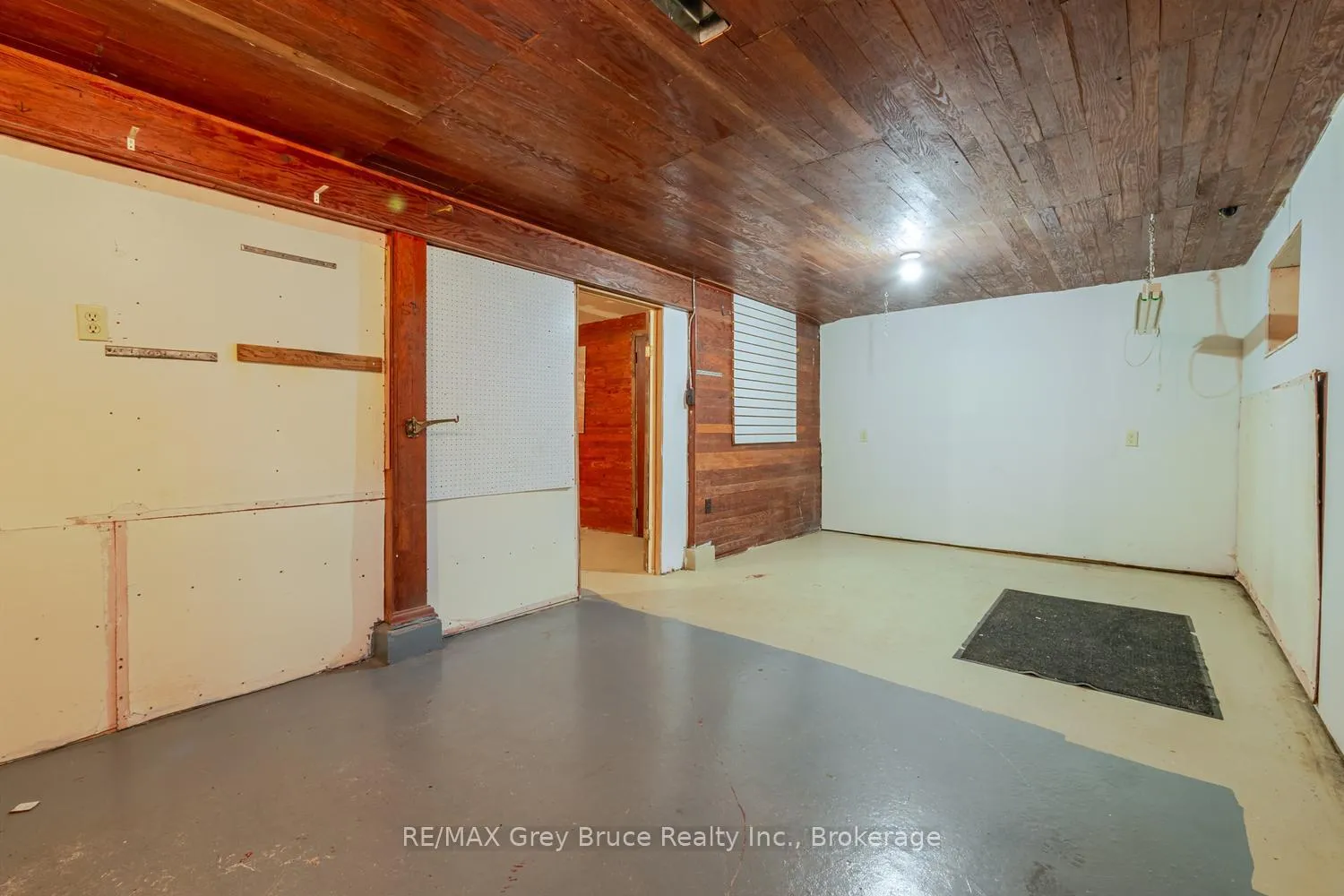 Photo 30 of 129 3rd A Street W, Owen Sound — HOMEH