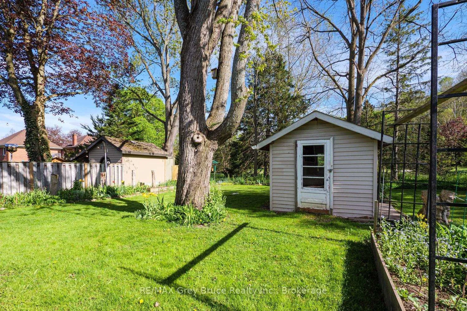 Photo 43 of 129 3rd A Street W, Owen Sound — HOMEH