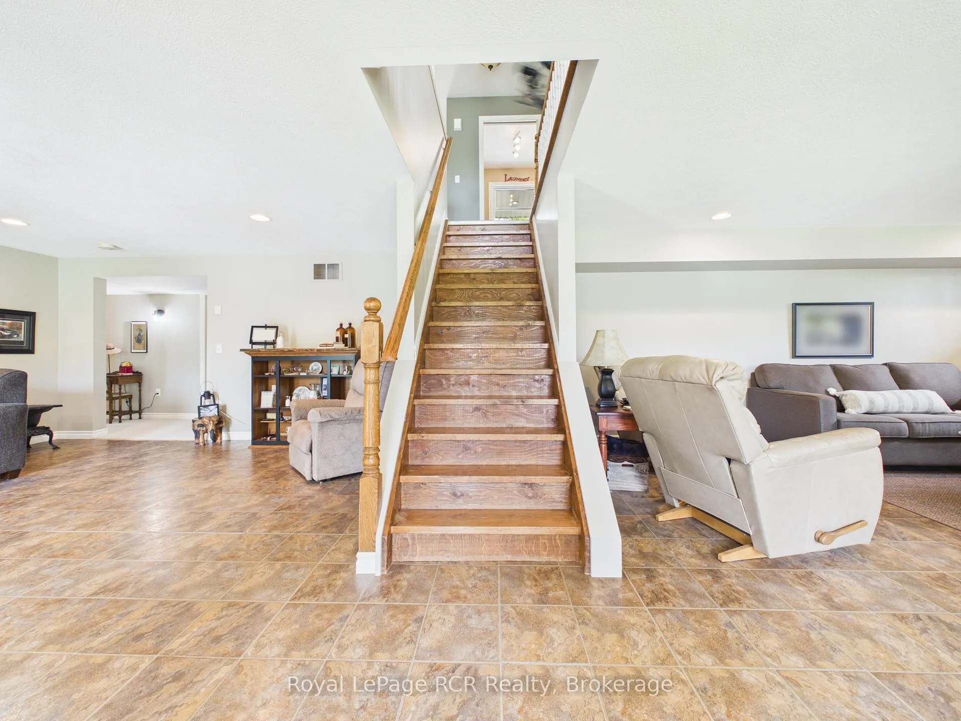 Photo 25 of 75 Alfred Street W, North Huron, Wingham — HOMEH