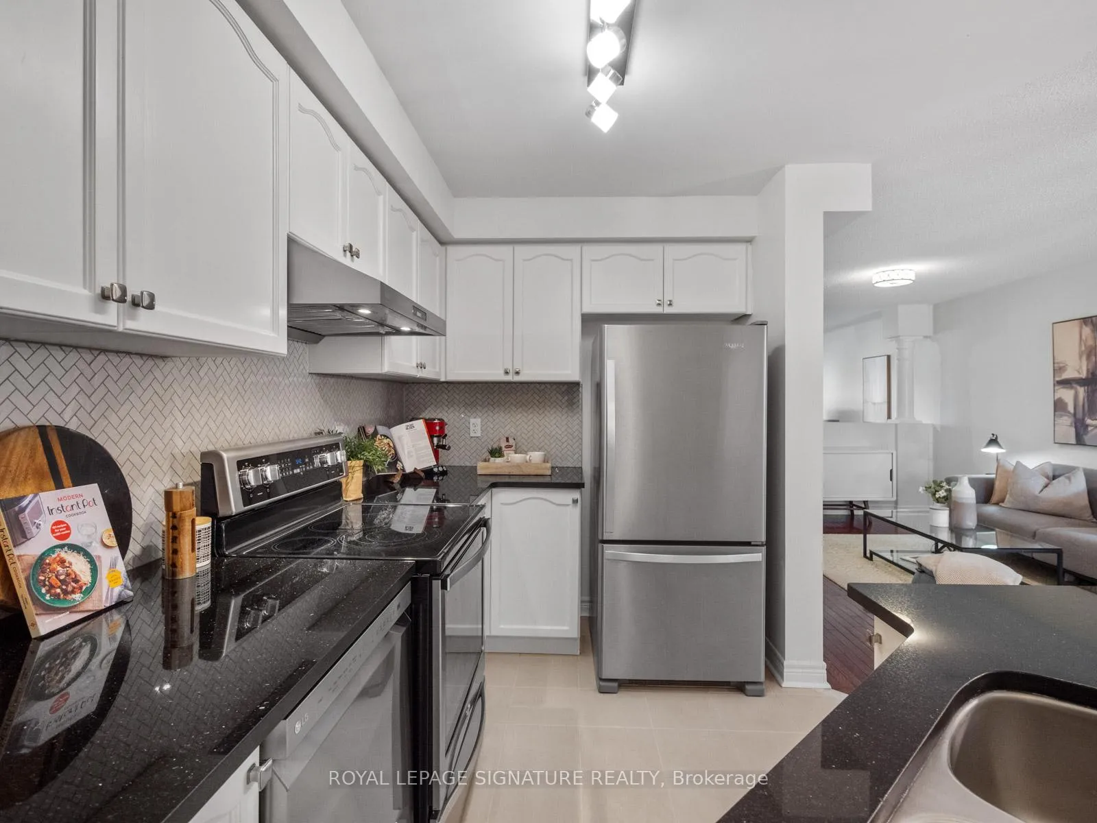 Photo 18 of 5553 Lawrence Avenue E, Scarborough, Centennial Scarborough — HOMEH