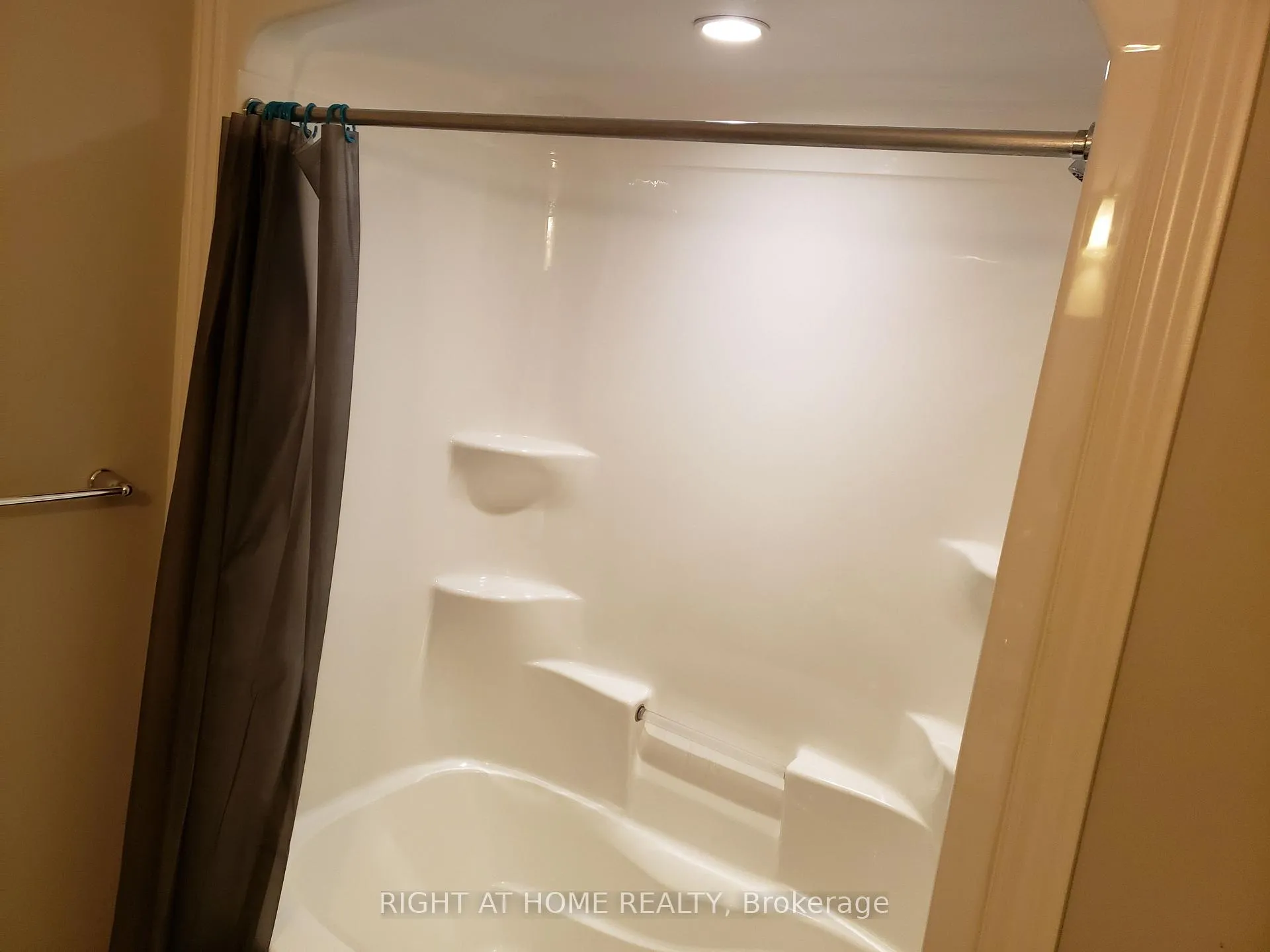 Photo 11 of Unit 27, 12 Poplar Drive, Cambridge, Silver Heights — HOMEH