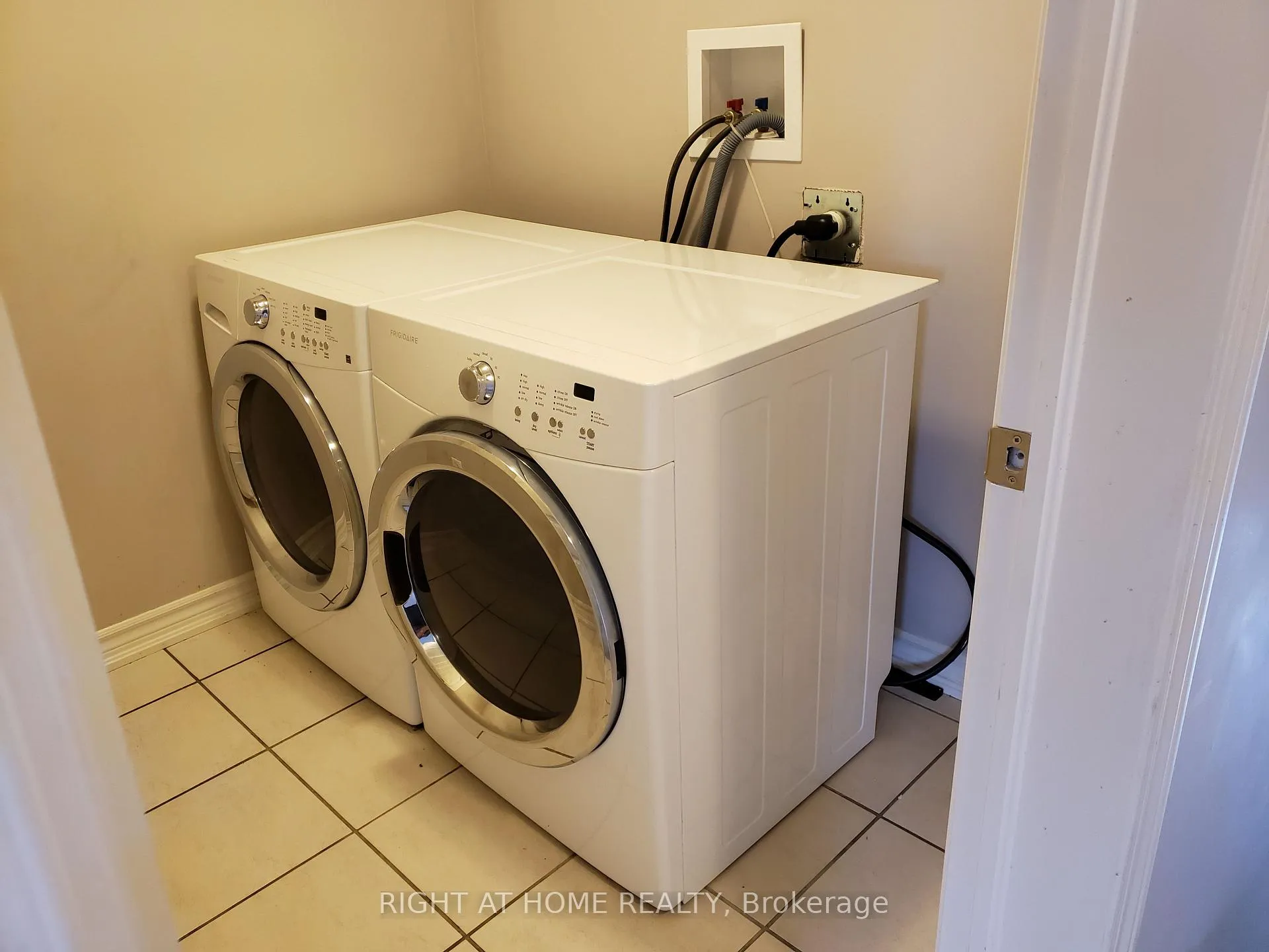 Photo 16 of Unit 27, 12 Poplar Drive, Cambridge, Silver Heights — HOMEH
