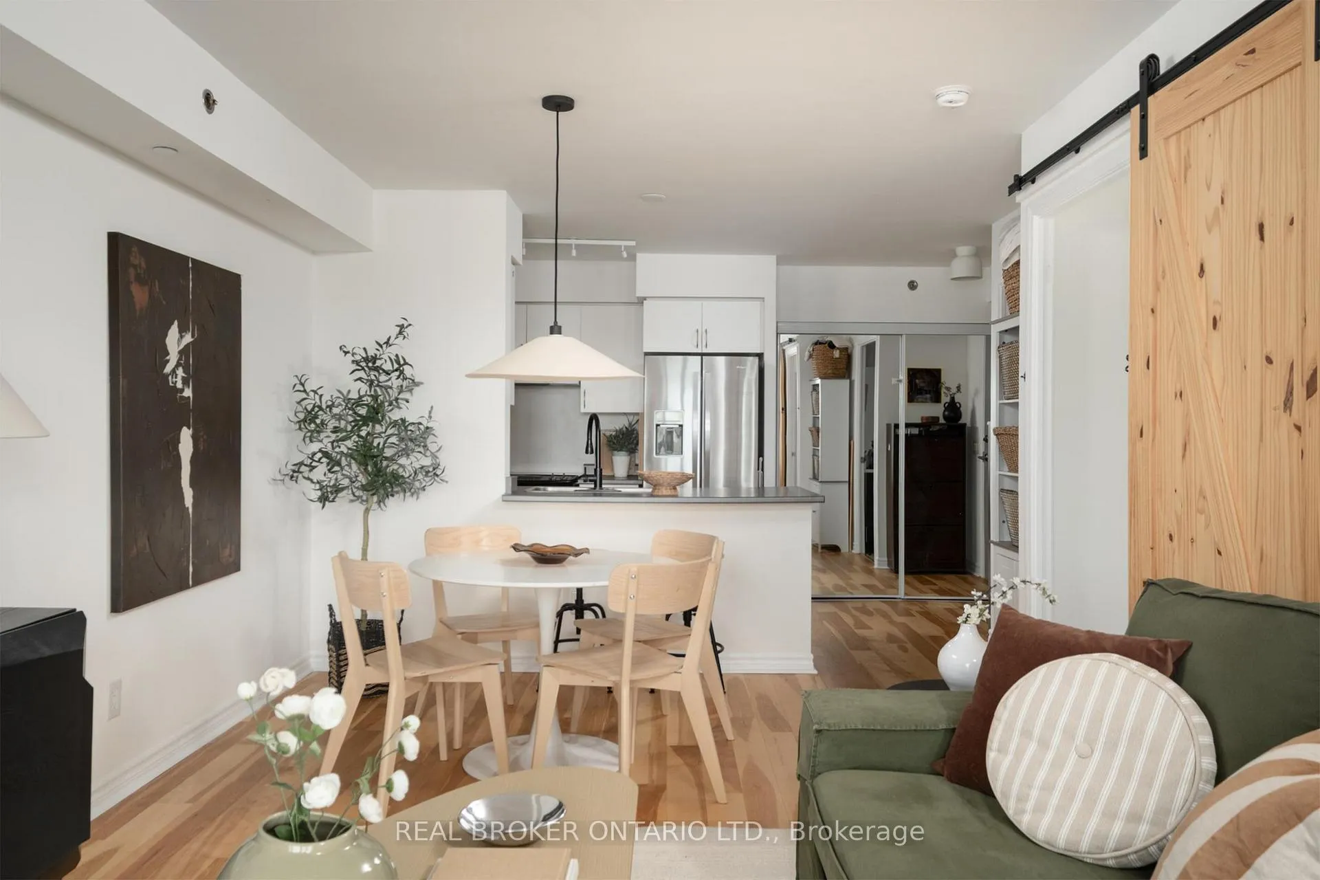 Photo 4 of Unit 510, 35 Saranac Boulevard, Toronto, Englemount-Lawrence — HOMEH