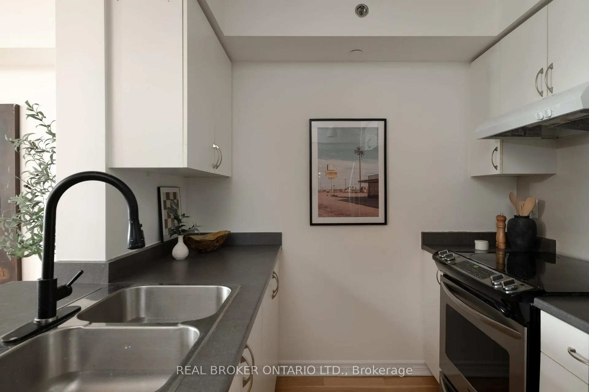 Photo 6 of Unit 510, 35 Saranac Boulevard, Toronto, Englemount-Lawrence — HOMEH